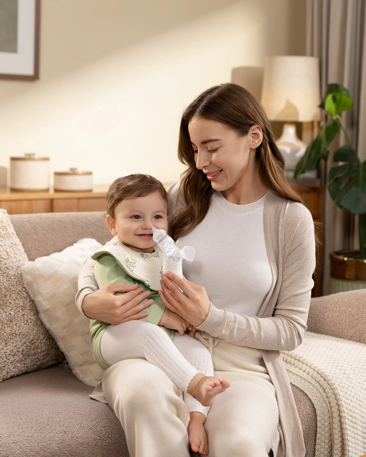 Aspirateur nasal électrique Momcozy 2-en-1 – Mouche-bébé avec spray et aspiration - Image 8